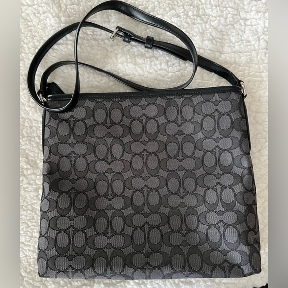 COACH Signature File
Crossbody Canvas F29960 Black/Smoke - Picture 7 of 7